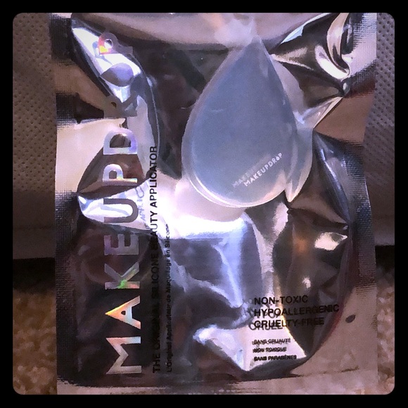 NWOT makeup Drop Silicone beauty applicator - Picture 2 of 3